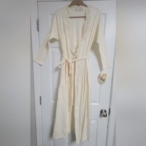 Vintage Verena NWT Lace Trimmed Long Wrap Robe.